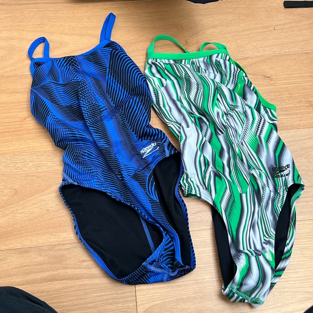 Set of 2 speedo bathing suits